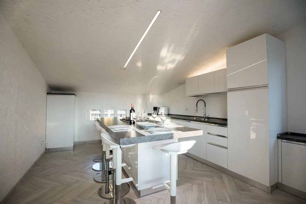 Rooftop Apartment 가르다
