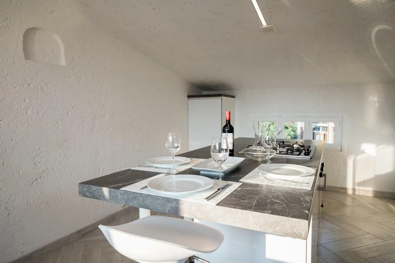Rooftop Apartment 가르다